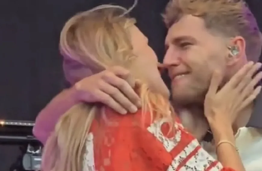 Freek zichtbaar aangedaan door verdrietig nieuws