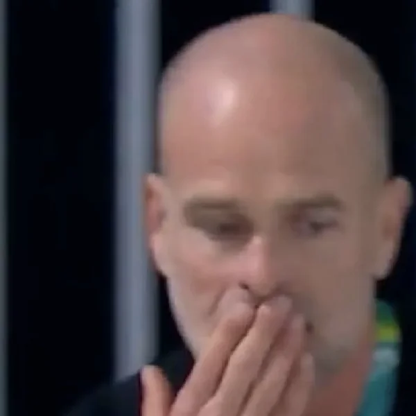 Losgeslagen Erben Wennemars sloopt bril van wildvreemde man op de tribune