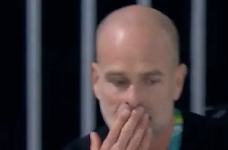 Losgeslagen Erben Wennemars sloopt bril van wildvreemde man op de tribune