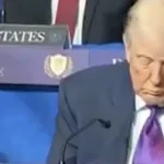 79-jarige Donald Trump valt in slaap tijdens eigen vredesoverleg