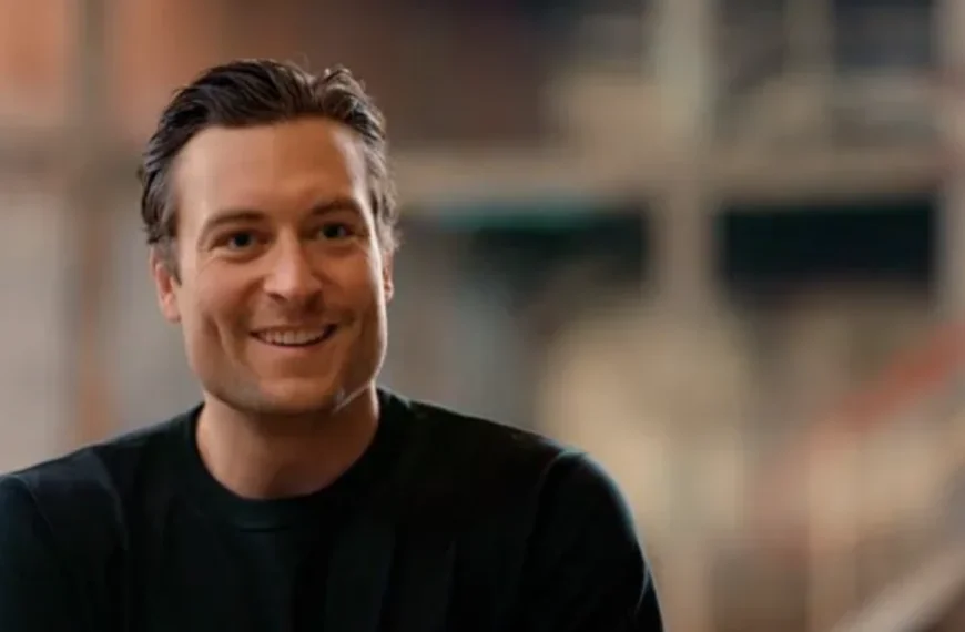 Play kondigt verrassend nieuw programma aan met Viktor Verhulst