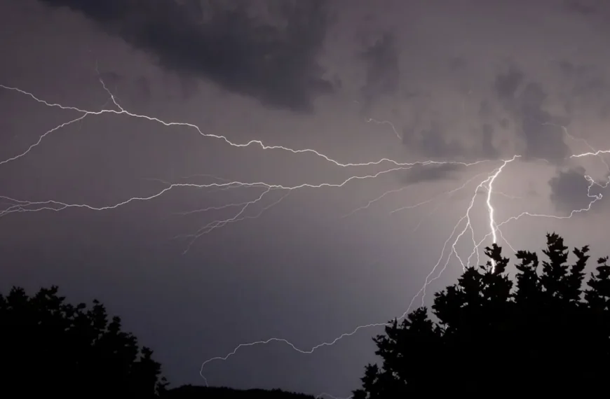 Weeronline: Hier gaat het dadelijk keihard onweren