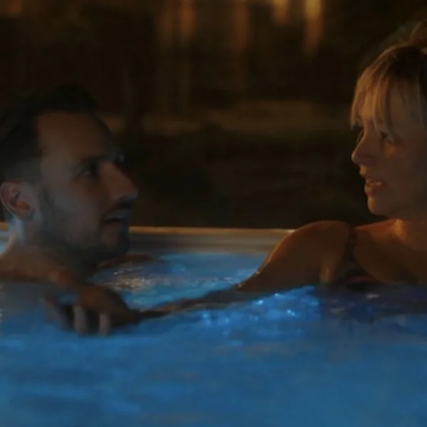 Yvon Jaspers duikt in de hottub bij Boer Zoekt Vrouw en kijkers reageren massaal met dezelfde opmerking