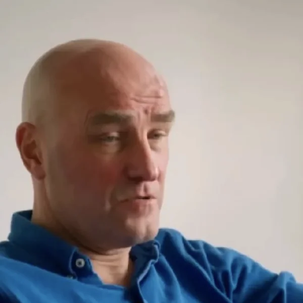 De re&uuml;nie-kijkers ontdekken n&oacute;g een grote leugen van Gilbert