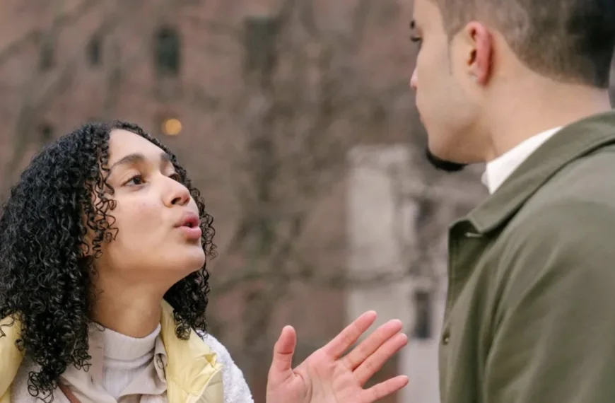 Man eist dat zesde kind een zoon moet zijn &ndash; reactie van vrouw doet hem om vergiffenis smeken