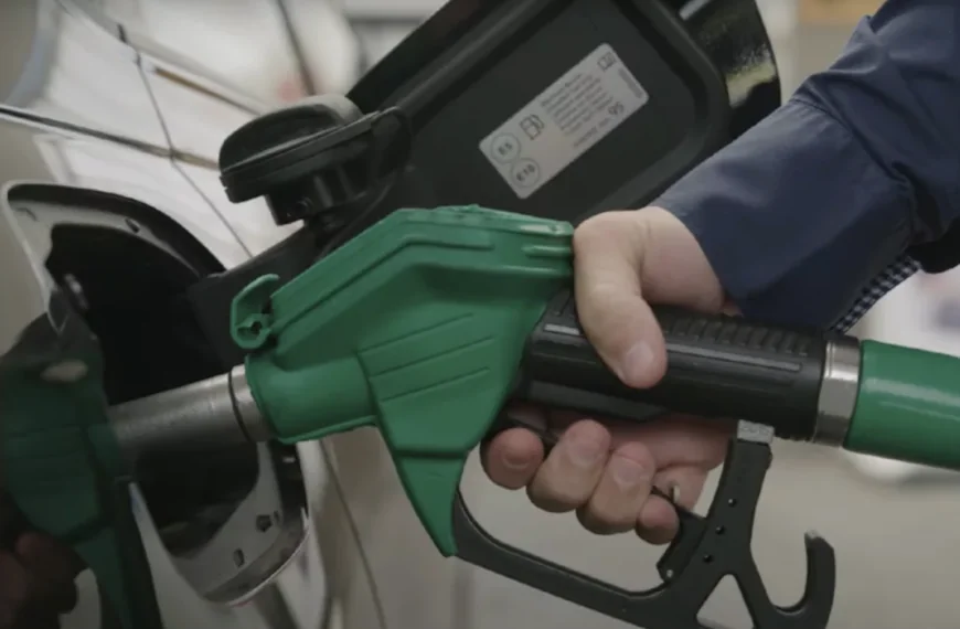 Houd je vast: Benzineprijs stijgt n&oacute;g verder door oorlog in Iran