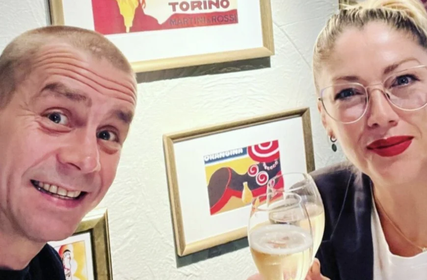 Kelly Pfaff duidelijk: &ldquo;Dit bedrag betaal je als Sam Gooris na 23 uur moet komen optreden&rdquo;