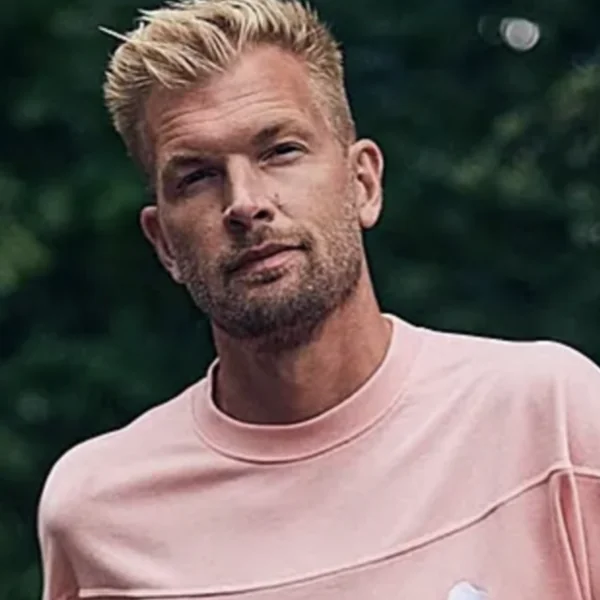 EXCLUSIEF. &ldquo;Twee jaar geleden overleed een jongen van zijn klas. Hij was als enige op de begrafenis&rdquo;: op zoek naar de roots van Ruben Van Gucht in Breendonk