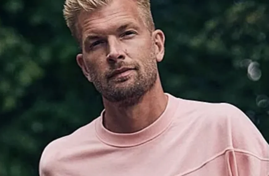 EXCLUSIEF. &ldquo;Twee jaar geleden overleed een jongen van zijn klas. Hij was als enige op de begrafenis&rdquo;: op zoek naar de roots van Ruben Van Gucht in Breendonk