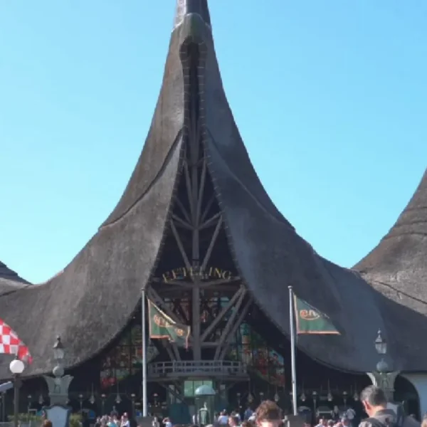 Horecaprijzen Efteling flink omhoog: Dit absurde bedrag ben je nu kwijt voor een flesje water