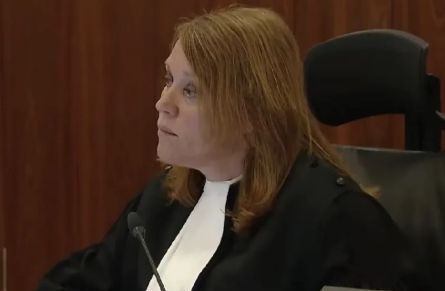 Voorzitter sloopt Ali B. met keiharde opmerking