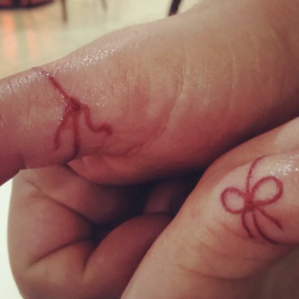 Als je iemand ziet met deze tattoo op zijn hand, weet je maar beter wat het wil zeggen