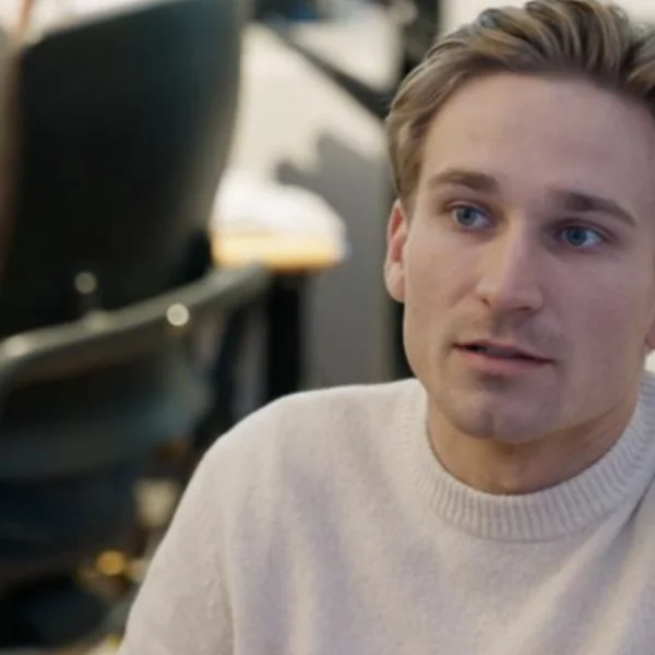 Schokkende wending rond Camiel Kesbeke: geruchten over geaardheid zorgen voor opschudding &ndash; huwelijk met Donna plots uitgesteld