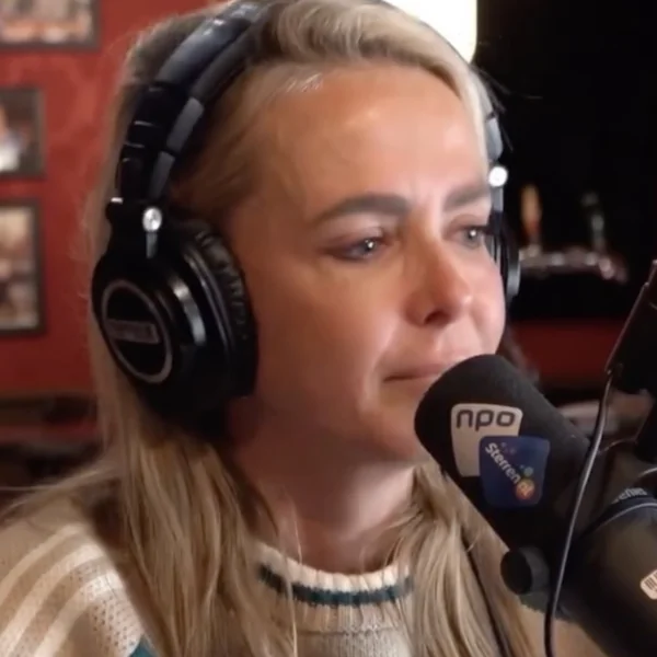 Monique Smit kan haar tranen niet bedwingen: &lsquo;Dit doet wel wat met je&rsquo;
