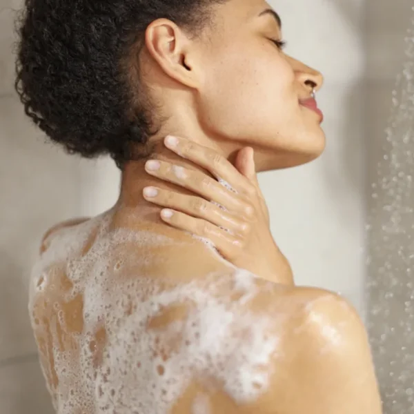 Waarom te veel douchen schadelijk is voor je