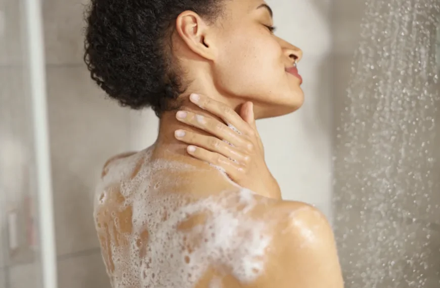 Waarom te veel douchen schadelijk is voor je