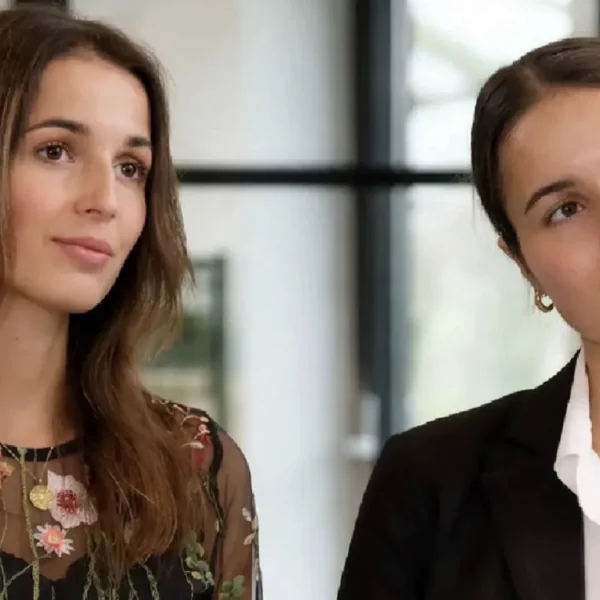 Kopen Zonder Kijken-kijkers gaan los en zeggen allemaal hetzelfde over de twee zussen