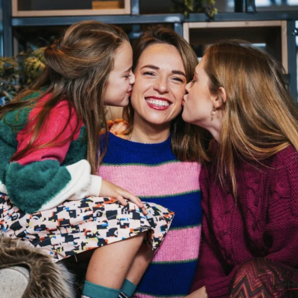 Stephanie Planckaert houdt haar hart vast voor dochter Elara: &ldquo;Gaat niet altijd even makkelijk zijn&rdquo;