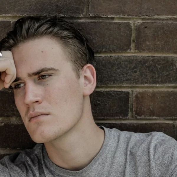 Man totaal genegeerd bij trio met zijn eigen vrouw: &ldquo;Ze gingen los als konijnen!&rdquo;