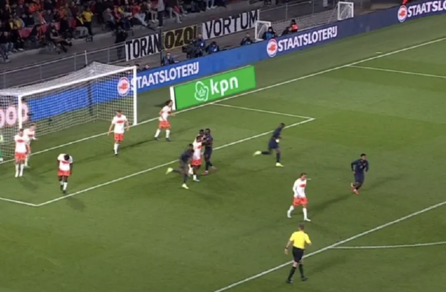 Oranje-kijkers gaan helemaal los om resultaat tegen Ecuador en wijzen &eacute;&eacute;n schuldige aan