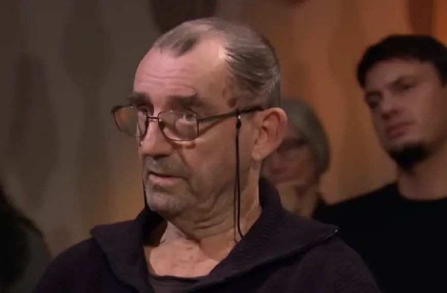 Mr. Frank Visser-kijker herkent man in het publiek en dat blijkt een hele bekende