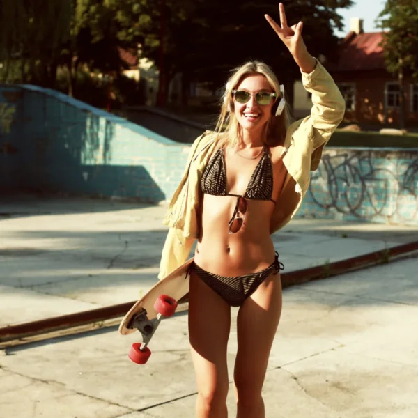 Opgelet! In DEZE populaire Europese vakantiebestemmingen krijg je een boete als je in bikini loopt