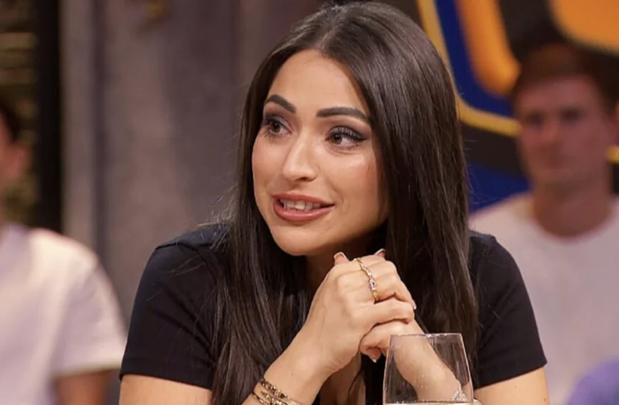 Lale G&uuml;l en Jan Smit op heterdaad betrapt: &lsquo;Hier gaat zijn paling van roken!&rsquo;