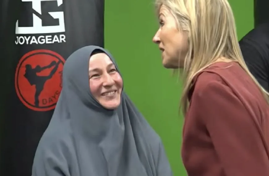 Moslim geeft M&aacute;xima geen hand in buurthuis, beelden zorgen voor discussie