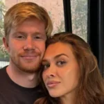 Mich&egrave;le Lacroix, de vriendin van Kevin De Bruyne, gaat los met haar vriendin en laat zich helemaal zien in bikini