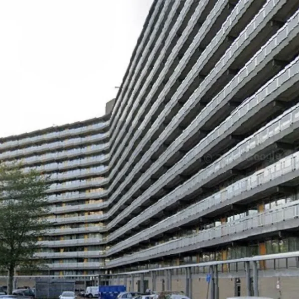 Twee kinderen (16 en (14) kort na elkaar van flat in Capelle gesprongen