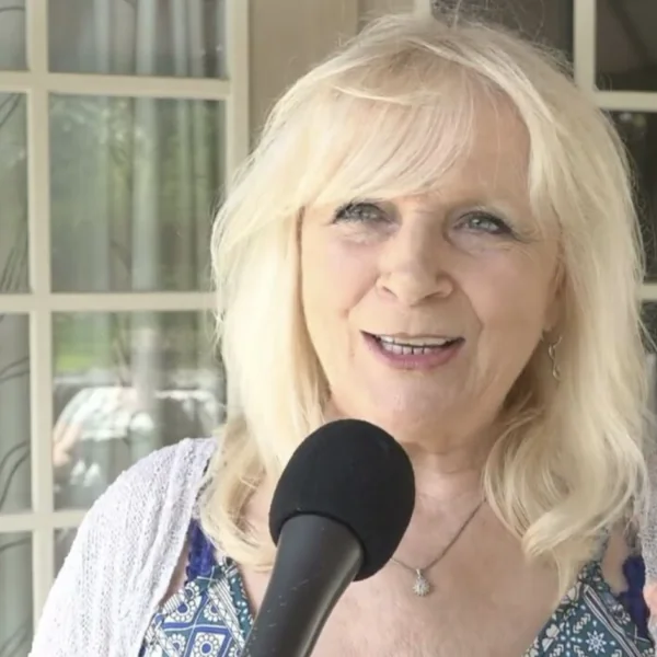 Grote onzekerheid voor zangeres Mieke, na dubbele operatie van keelkanker