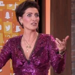 Presentatrice Vivi&euml;nne van den Assem ligt met dit weer heerlijk in de tuin