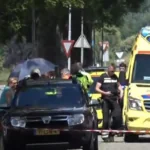 Auto met migranten ramt door controle