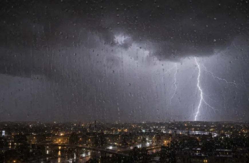 Weeralarm | Hier gaat het onweren, hagelen en valt er 15 mm regen in korte tijd