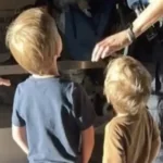 Ouders laten kinderen (3 en 5) geblinddoekt achter in bos en rijden weg
