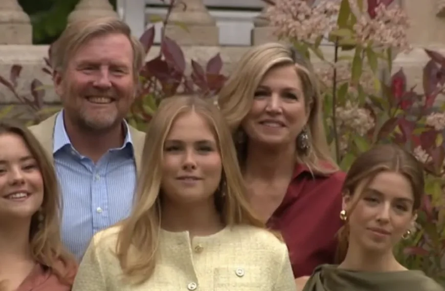 Opvallende gebeurtenis tijdens persmoment: Máxima grijpt in