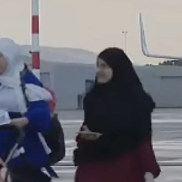 84 Syriërs vertrekken met vliegtuig uit Nederland: ´Dit bedrag krijgen ze mee´