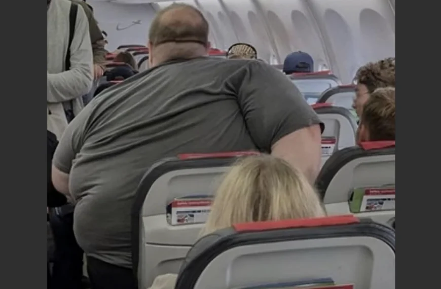 Luchtvaartmaatschappijen geadviseerd regels aan te passen na foto van zwaarlijvige passagier